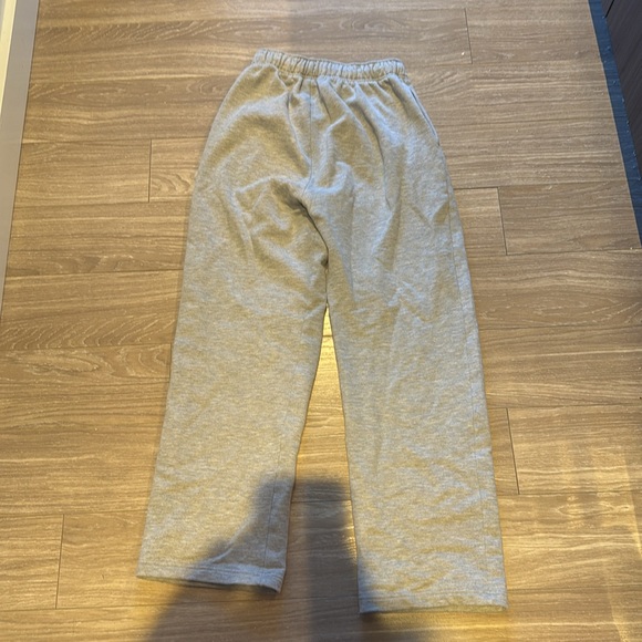 Alo Yoga Accolade straight leg sweatpants in athletic heather grey - Picture 6 of 6